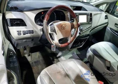 2014 Toyota Sienna Xle z USA, uszkodzony, nr VIN 5TDDK3DC6ES074139